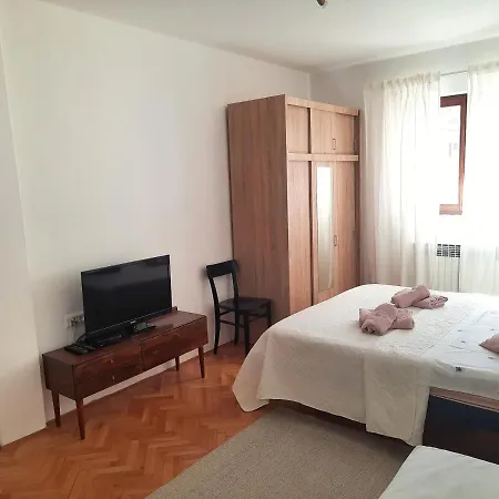 Nino In Apartament *