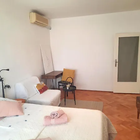 Apartment Nino In Pula